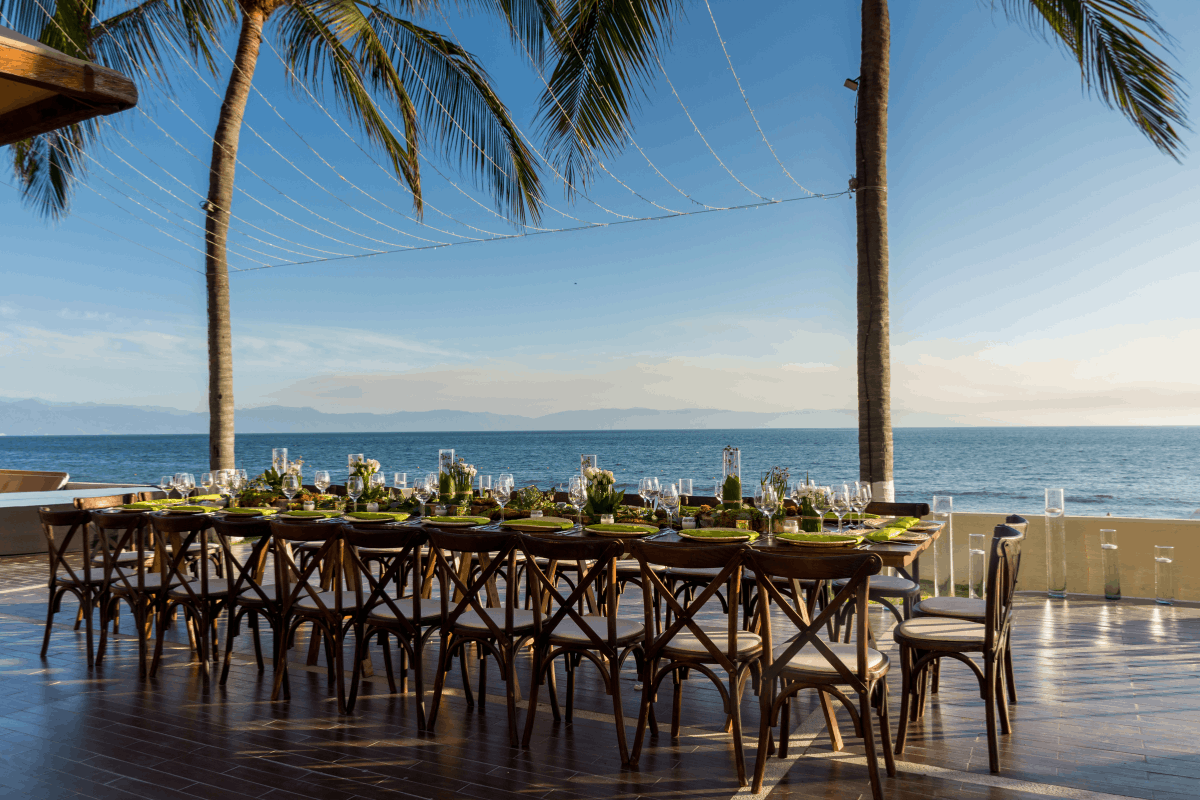 Cena de boda con vista al mar en Krystal Grand Nuevo Vallarta.